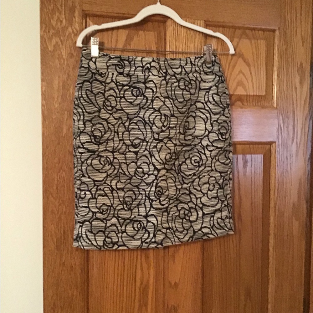 Ann Taylor Petite Black/White Skirt 4P